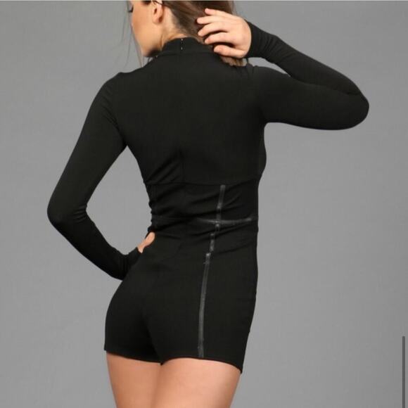 NWT Beige & Coco Strut Corset Lace Up Long Sleeve Romper in Black Size XS - Picture 3 of 11